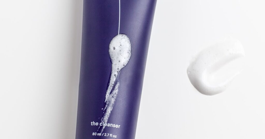 Routine skincare au CBD avec produits cosmétiques naturels