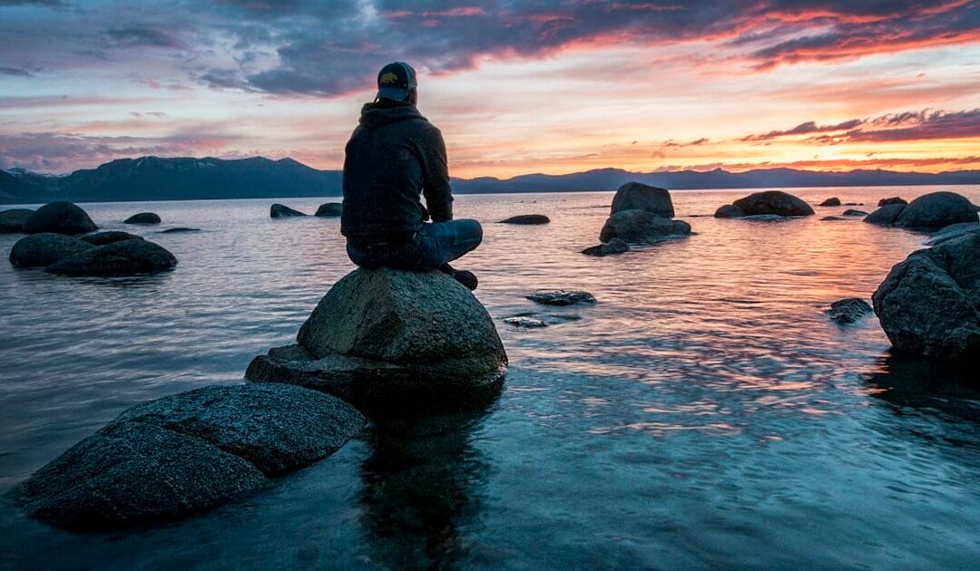 CBD et méditation : le combo zen pour approfondir votre pratique (sans forcer)
